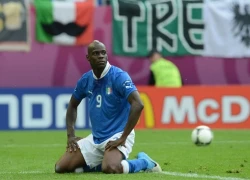 Bị chửi nặng, Balotelli vẫn dửng dưng