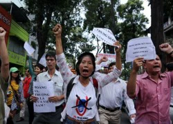 &#8216;Biển Đông vạn dặm dang tay giữ&#8217;