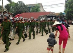 Cả trăm người vây phó công an huyện đòi thả người