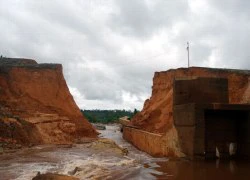 'Bom nước' treo đầu dân