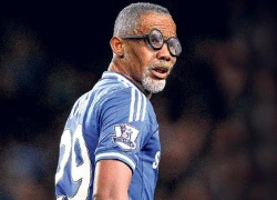 Eto'o bóng gió chửi Mourinho là "kẻ ngốc"