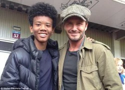 Gia đình Beckham lại bỏ công việc đi cổ vũ con trai đá bóng