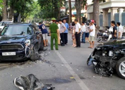 Hà Nội: Xe Camry đấu đầu Mini Cooper trên phố