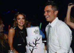 Jessica Alba cười hạnh phúc bên chồng trong tiệc sinh nhật 33 tuổi