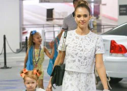 Jessica Alba xinh tươi dự sự kiện cùng chồng con