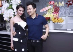 Khắc Tiệp tình tứ ôm eo Linh Chi khi dự tiệc