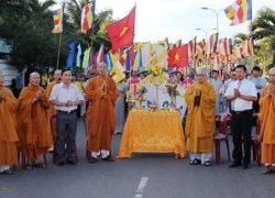 Khánh Hòa: Hơn 2.000 phật tử diễu hành kêu gọi người dân và du khách bảo vệ môi trường