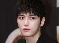 Kim Jaejoong mắt sưng húp và mệt mỏi trong sự kiện