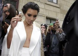 Kim Kardashian cực gợi cảm trong buổi tiệc mừng xa hoa trước đám cưới