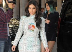 Kim Kardashian diện "kín cổng cao tường" trong tiệc độc thân