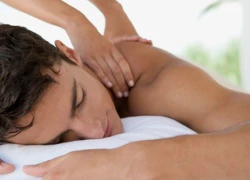 Làm nóng 'chuyện yêu' với tiệc massage nóng bỏng