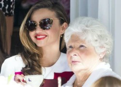 Miranda Kerr rạng rỡ như gái đôi mươi bên bà ngoại