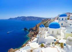 Những 'ngôi nhà nấm' độc đáo tại Santorini