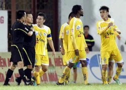 Những sai sót liên tiếp của trọng tài ở V-League