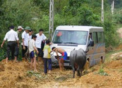 "Ôtô về làng" và những chuyện "cười ra nước mắt"