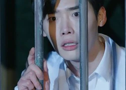 Park Hoon (Lee Jong Suk) tuyệt vọng gào thét vì bố chết thảm