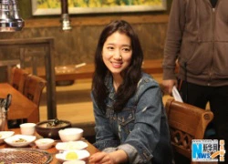 Park Shin Hye đời thường giản dị, trổ tài cắm hoa trên truyền hình