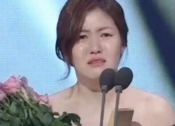 Sao 'Ngoại già tuổi đôi mươi' khóc ròng nhận giải Baeksang