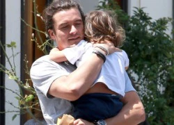 Sau hẹn hò tình tứ bạn gái mới, Orlando Bloom lại về cưng nựng con trai