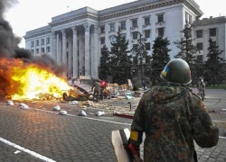 Sau ngày đẫm máu nhất, Kiev mở rộng tấn công vào đông Ukraine