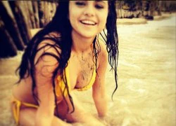 Selena Gomez khoe ảnh bikini nóng bỏng chọc tức Justin Bieber