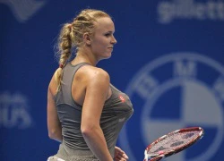 Serena bất ngờ an ủi Wozniacki