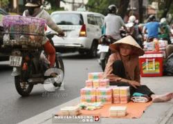 Sự thật nhức nhối phía sau những ông bà cụ bán tăm bông ở Sài Gòn