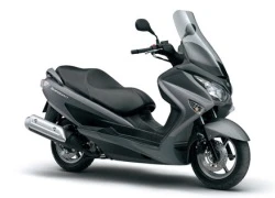 Suzuki Burgman 125 &#8211; phi thuyền trên phố