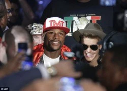 "Tay đấm triệu đô" Floyd Mayweather được Justin Bieber đến cổ vũ