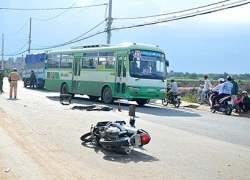 Va chạm với xe tải, hai người thương vong