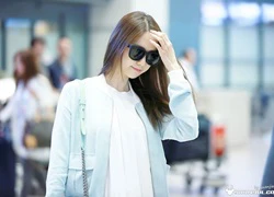 Yoona (SNSD) lộ chân vòng kiềng vì lỗi chọn trang phục