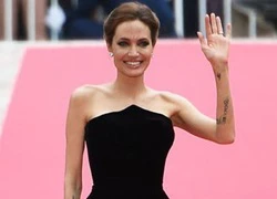 Angelina Jolie khoe eo thon trên thảm đỏ ở Tokyo