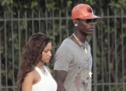 Balotelli lại "chính thức" đính hôn Fanny