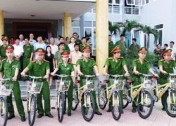 Cảnh sát khu vực đi làm bằng xe đạp