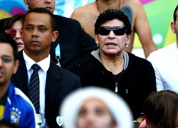 Fan Argentina làm bừng sáng khán đài, lấn át cả Maradona