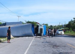 Hình ảnh vụ tai nạn thảm khốc tại Thái Lan làm 12 người Việt tử nạn