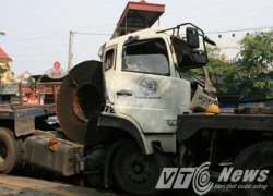 'Hung thần' đụng nhau, hàng loạt xe máy bị nghiền nát