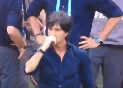 Joachim Loew cậy mũi trước khi bắt tay Cristiano Ronaldo