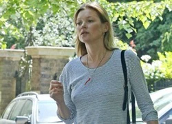 Kate Moss bình thản sau khi "nổi điên" với Lindsay Lohan