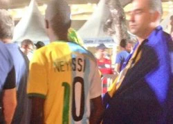 Không biết ủng hộ Neymar hay Messi, CĐV tạo áo lai độc đáo &#8220;Neyssi&#8221;