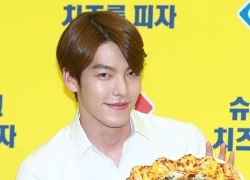 Kim Woo Bin mặt bóng nhẫy như bôi mỡ đi sự kiện