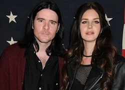 Lana Del Rey chia tay bạn trai lâu năm