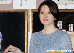 Lee Young Ae khiến fans tò mò với chiếc cằm lệch khó hiểu