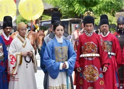 Lưu Thi Thi học châm cứu để làm "Dae Jang Geum" Trung Quốc