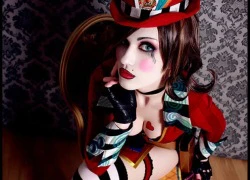 Mad Moxxi lạnh lùng và quyến rũ