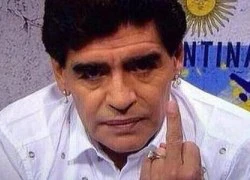 Maradona trỏ &#8220;ngón tay thối&#8221; vào Chủ tịch LĐBĐ Argentina