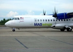 Máy bay Malaysia Airlines rơi động cơ giữa trời