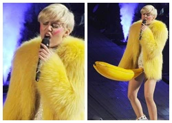 Miley vừa hát vừa cầm quả chuối ở chỗ nhạy cảm