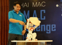 Ngắm chú robot thông minh múa nón lá Việt Nam