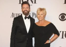 "Người sói" Hugh Jackman râu ria "xồm xoàm" sánh đôi bên vợ già